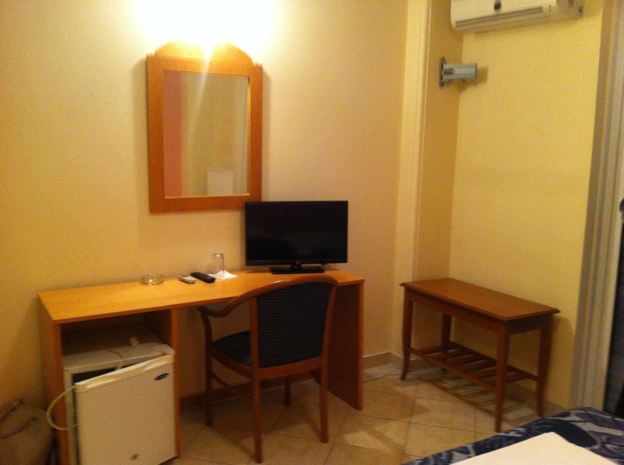 Hotel Cybele Pefki Athén Kültér fotó